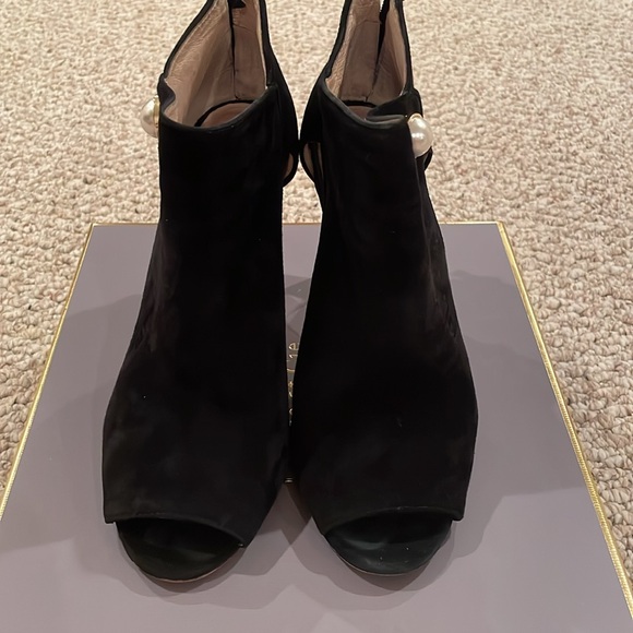 Louise Et Cie Illisa Suede Pearl Gold Embellished Cut Peep Toe Zip Shootie - Picture 5 of 6